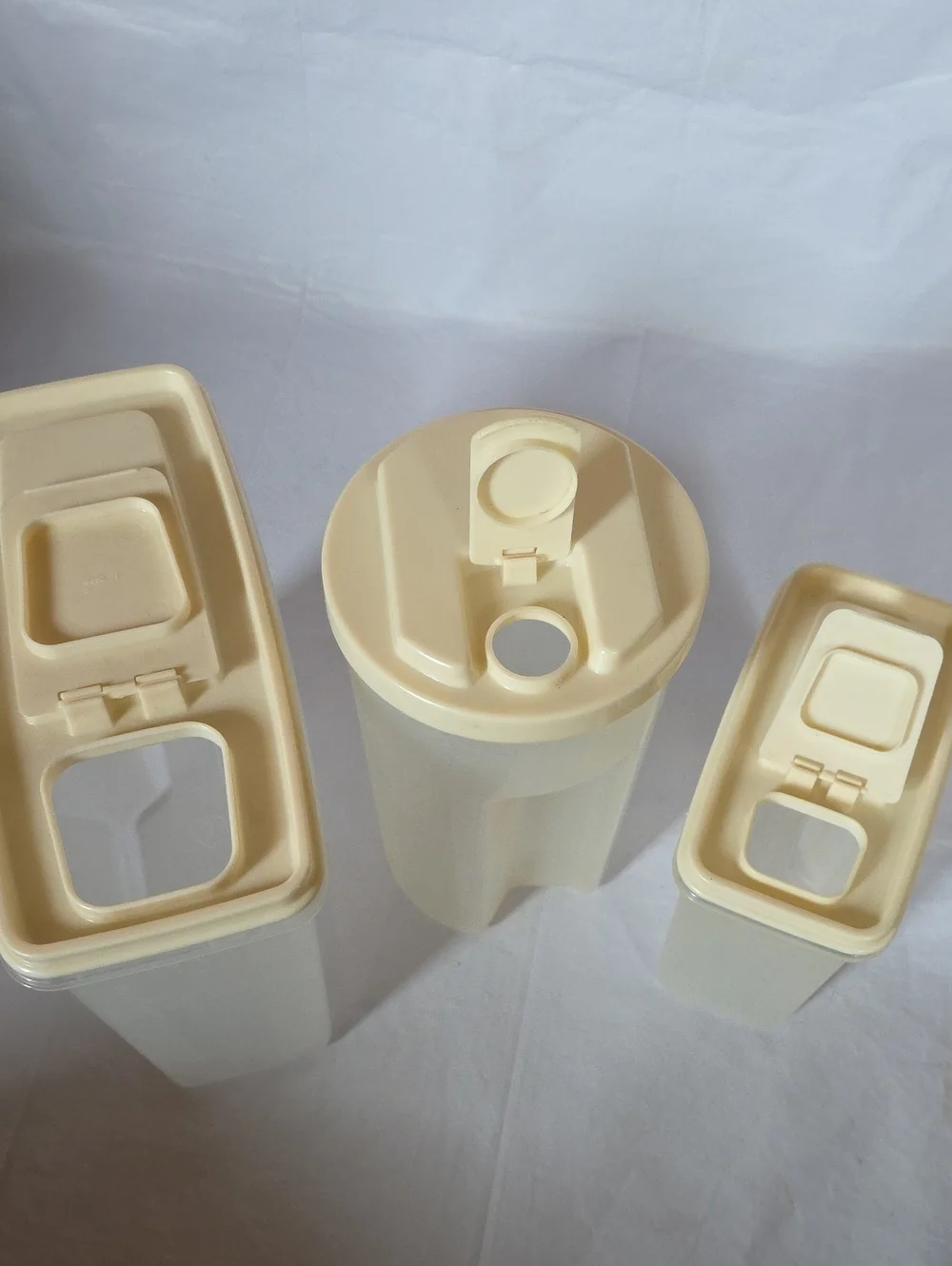 Rubbermaid VTG Servin' Saver Storage Containers 13c/4c/2qt Flip Top Lids